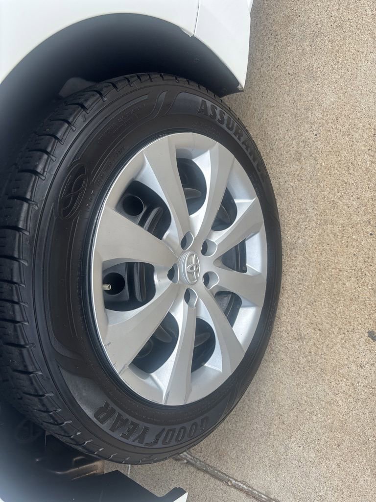 Used 2022 Toyota Corolla LE image 6