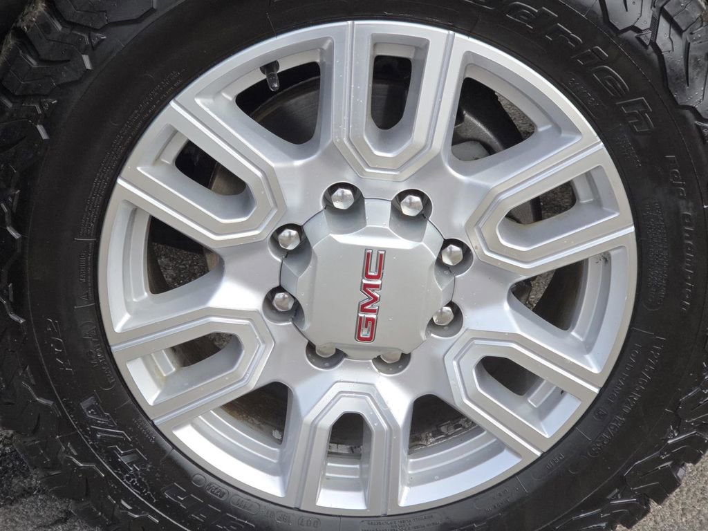 Used 2022 GMC Sierra 2500 SLT w/ SLT Premium Package image 14