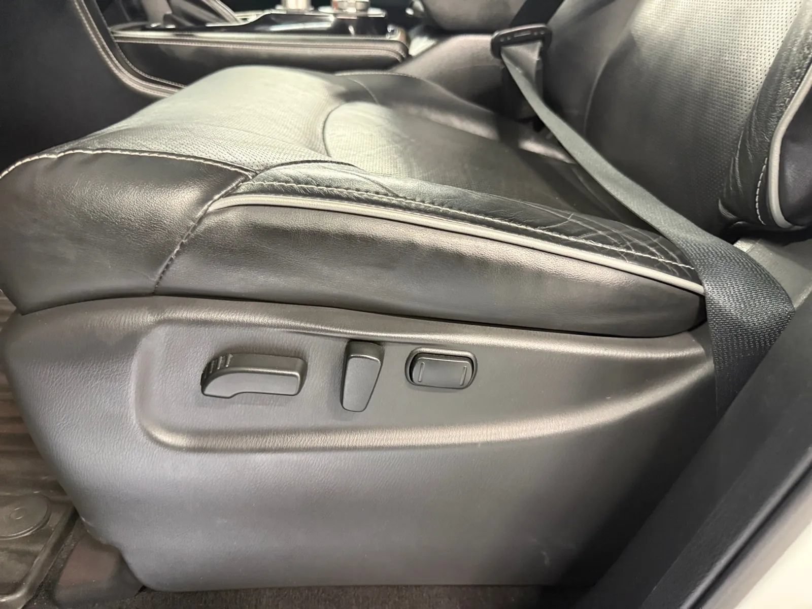 Used 2021 INFINITI QX80 Premium Select w/ All-Season Package AWD/4WD image 37