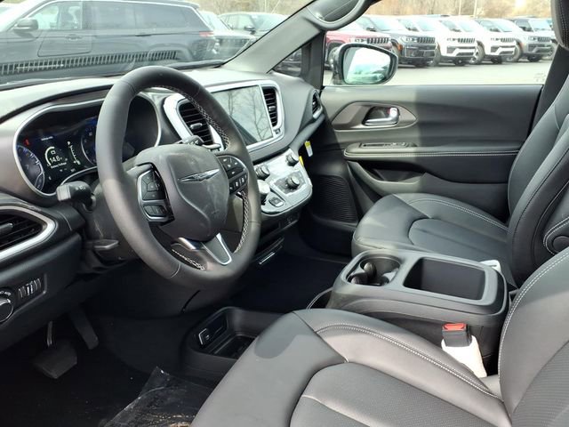 New 2026 Chrysler Voyager LX FWD image 10