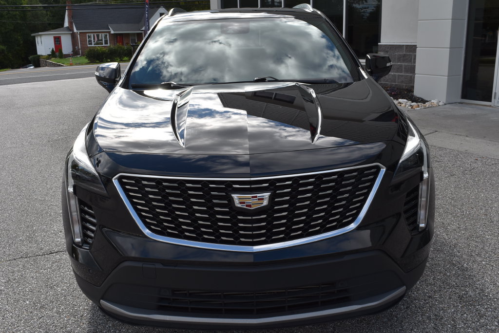 Used 2023 Cadillac XT4 Premium Luxury FWD image 3