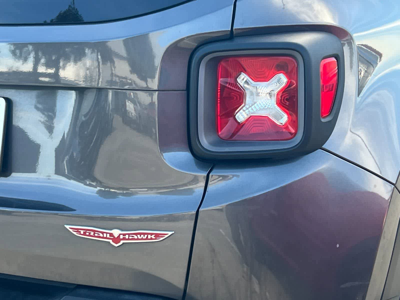 Used 2016 Jeep Renegade Trailhawk image 27