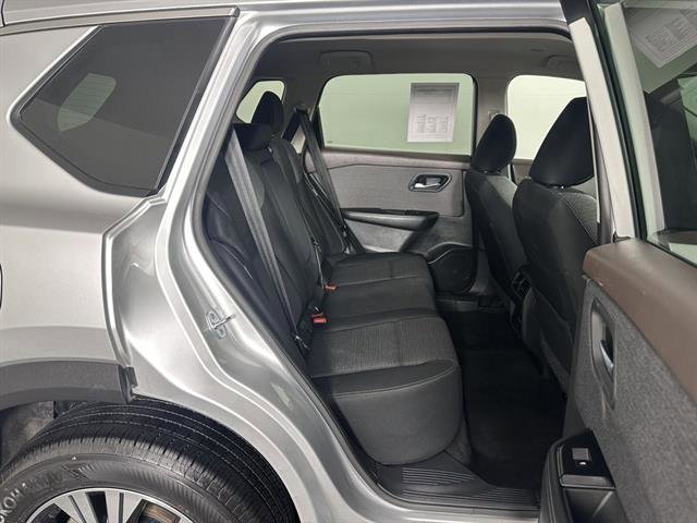 Used 2023 Nissan Rogue SV image 14
