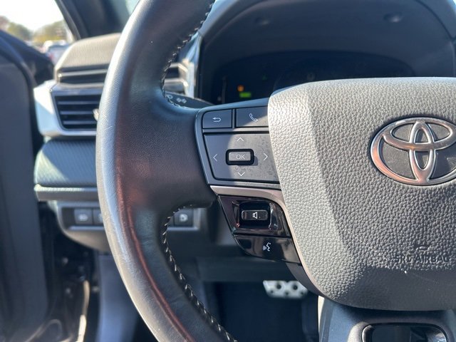 Used 2025 Toyota Camry SE image 18