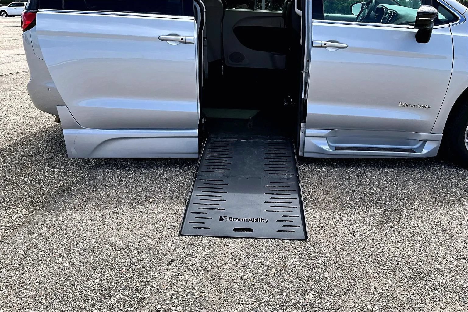 Used 2024 Chrysler Pacifica Touring-L FWD image 28