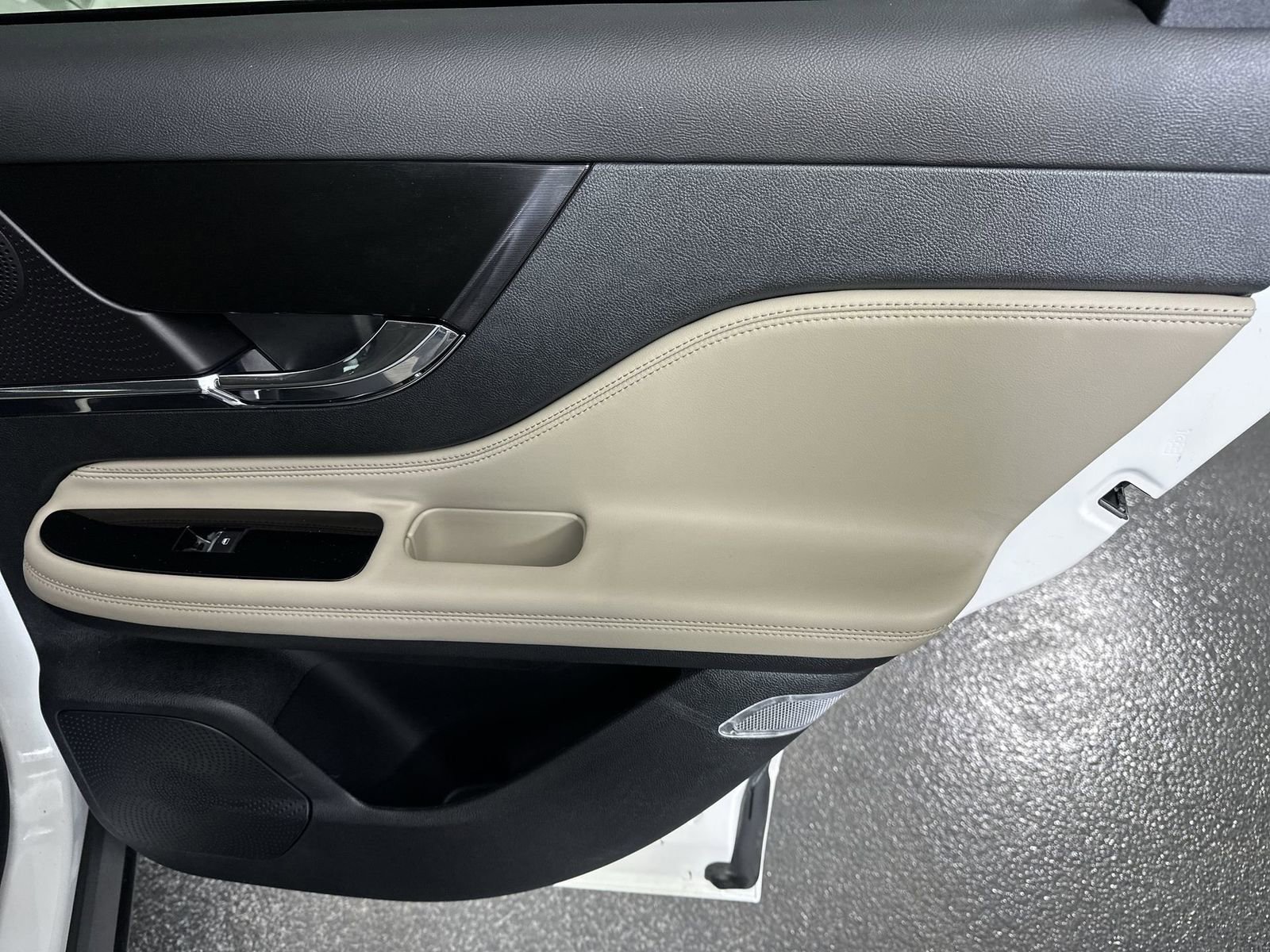 Used 2025 Lincoln Corsair FWD w/ Equipment Group 101A image 35