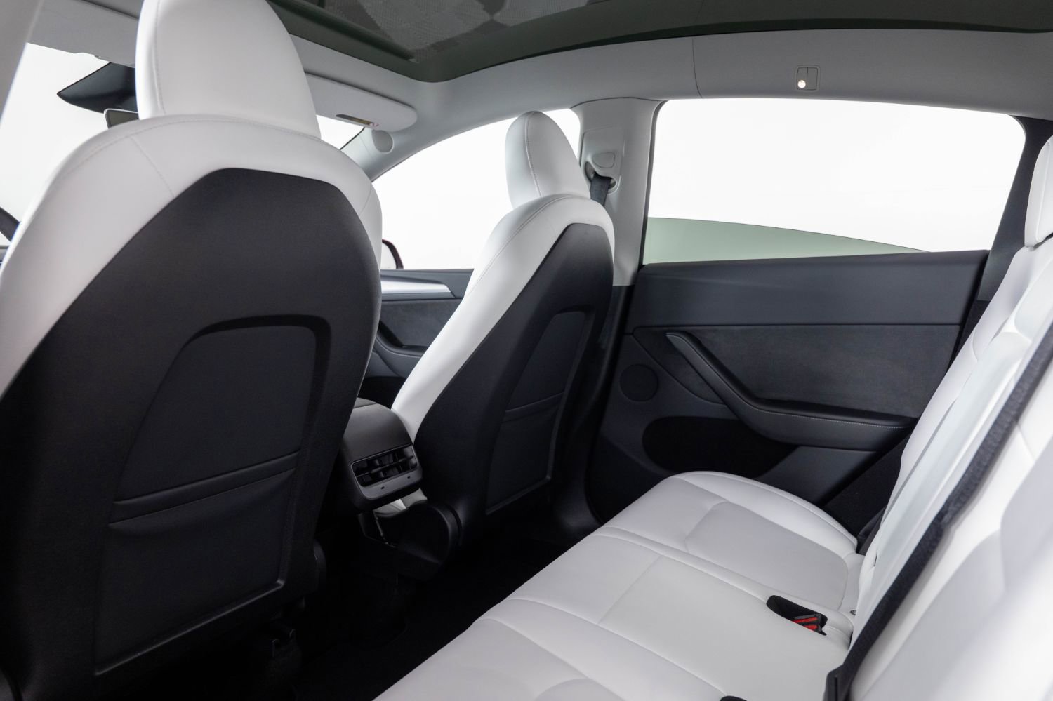 Used 2024 Tesla Model Y Long Range image 19