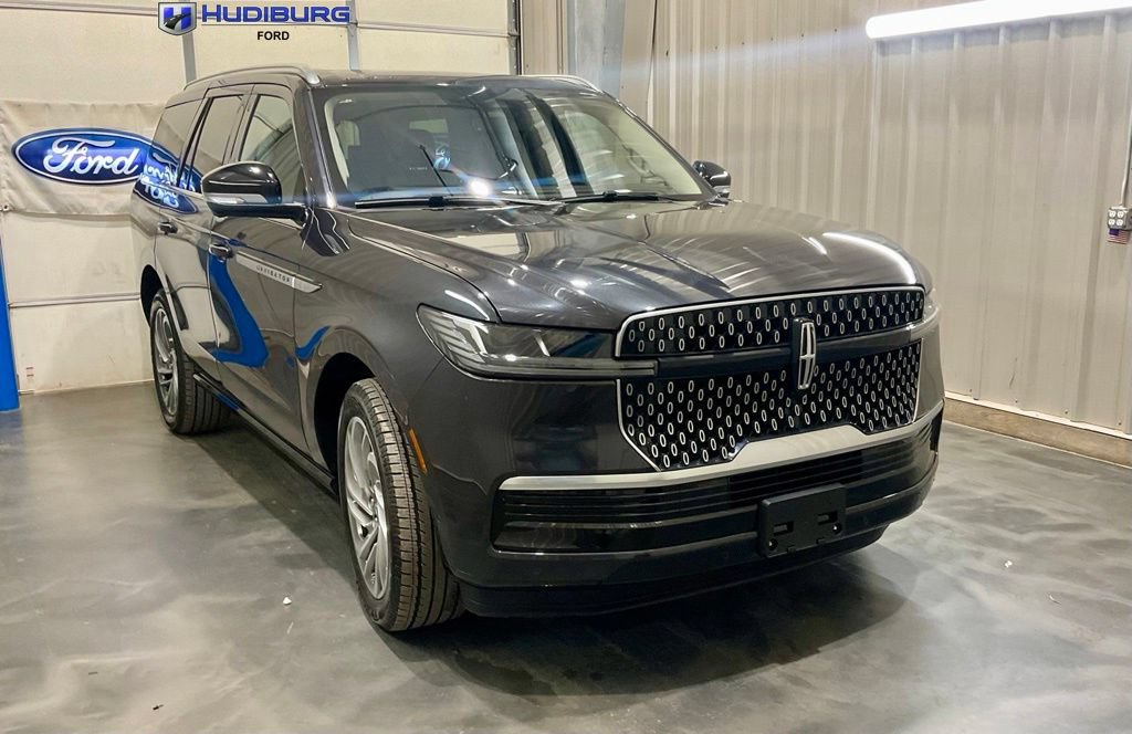 Used 2025 Lincoln Navigator Reserve AWD/4WD image 1