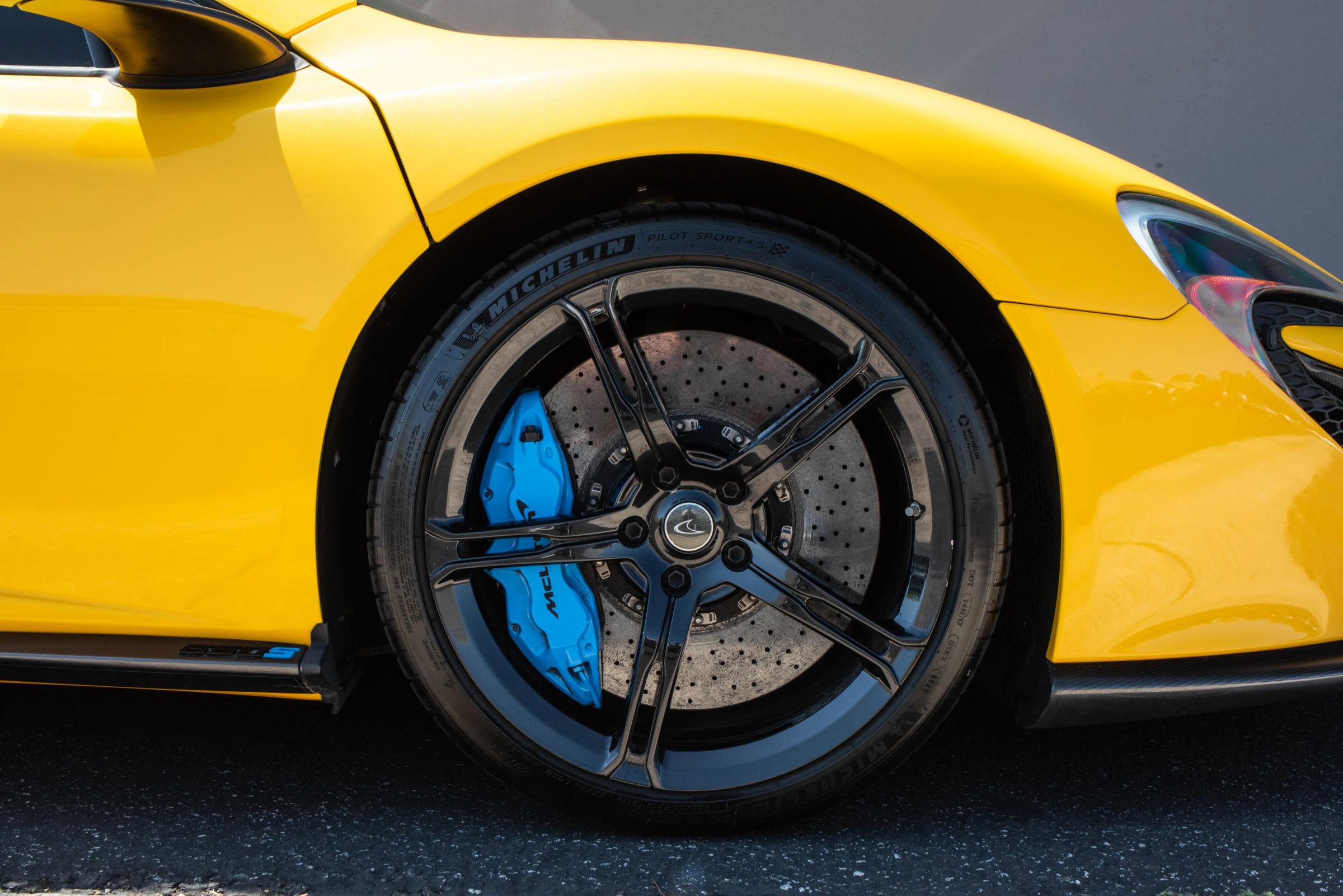 Used 2015 McLaren 650S Spider image 37