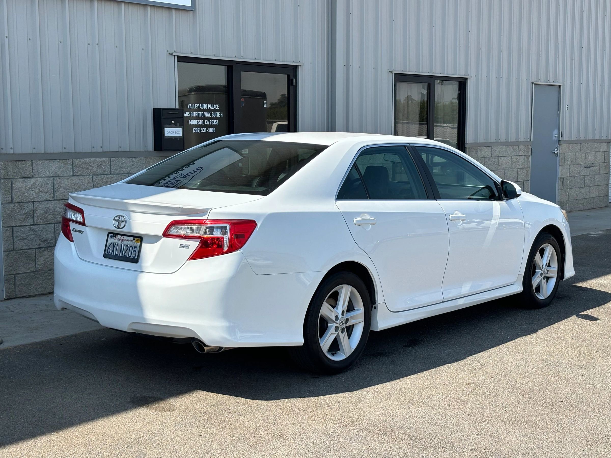 Used 2012 Toyota Camry SE image 3