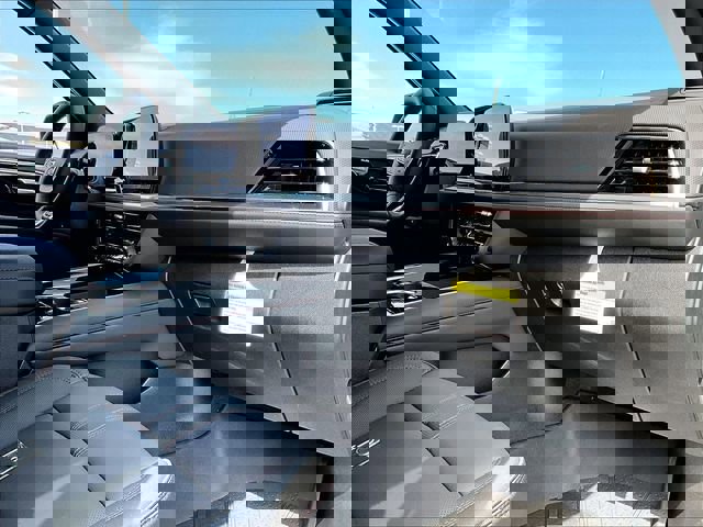 New 2026 Chevrolet Suburban RST image 8