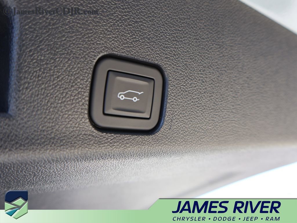 Used 2026 Chevrolet Traverse LT AWD/4WD image 17