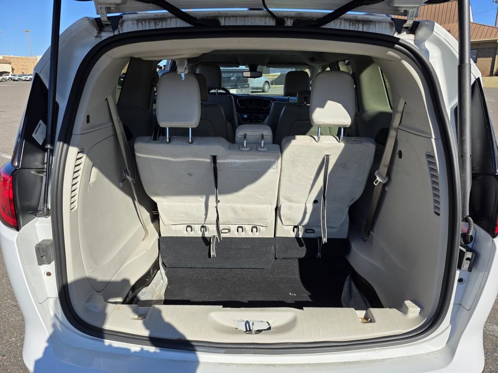 Used 2021 Chrysler Voyager Lxi image 10