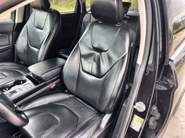 Used 2019 Ford Edge Titanium FWD image 11