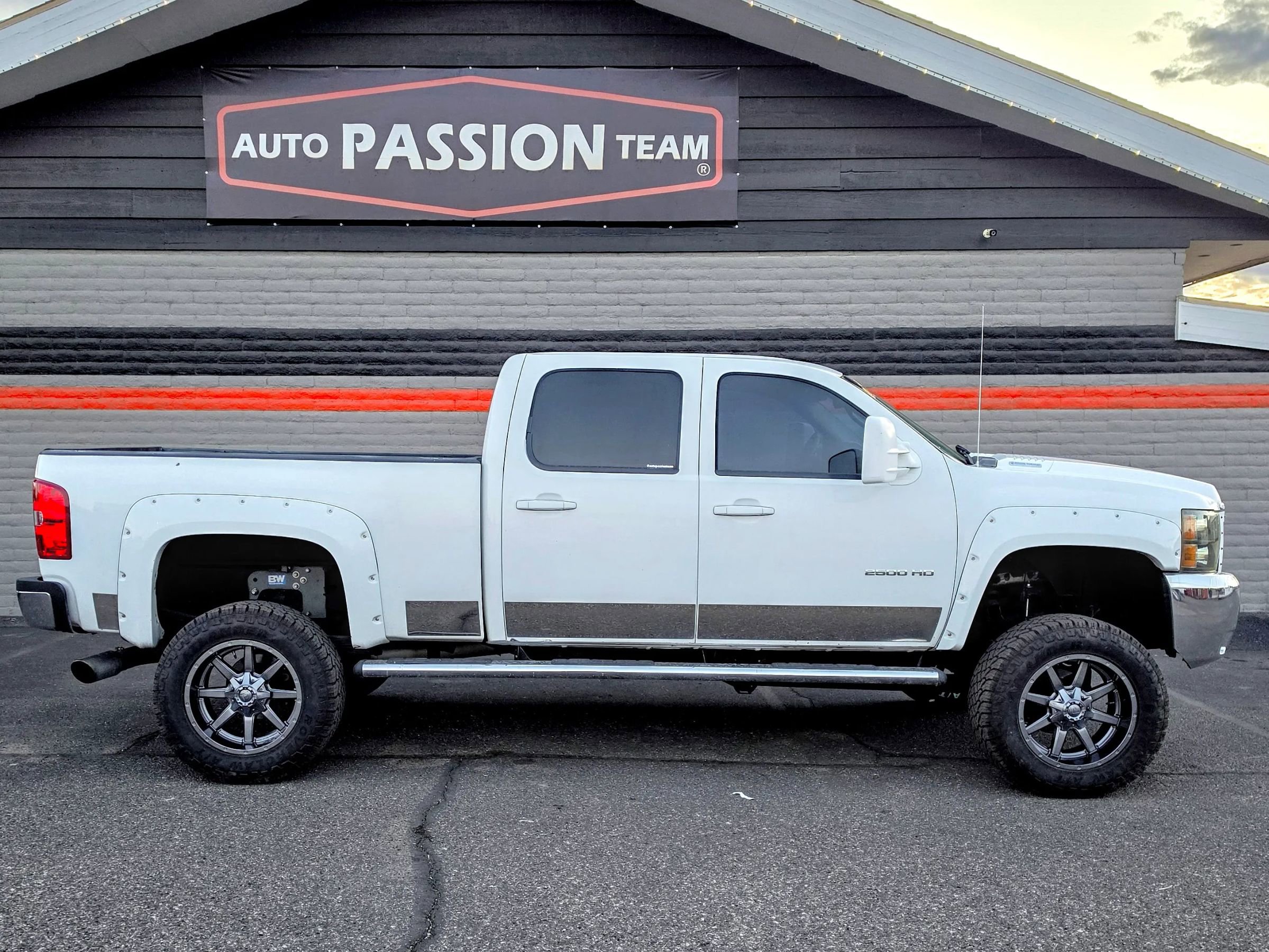 Used 2010 Chevrolet Silverado 2500 LTZ AWD/4WD image 6