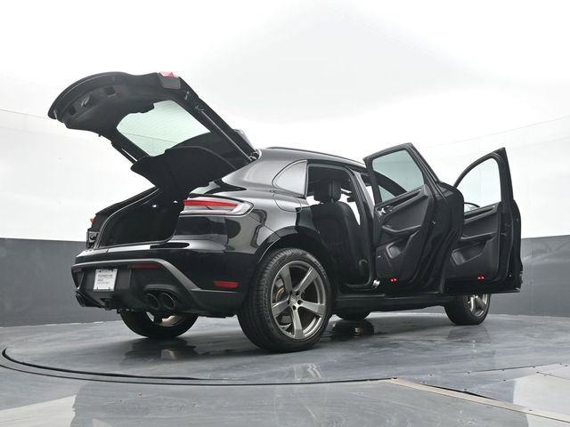 Certified 2025 Porsche Macan AWD/4WD image 27