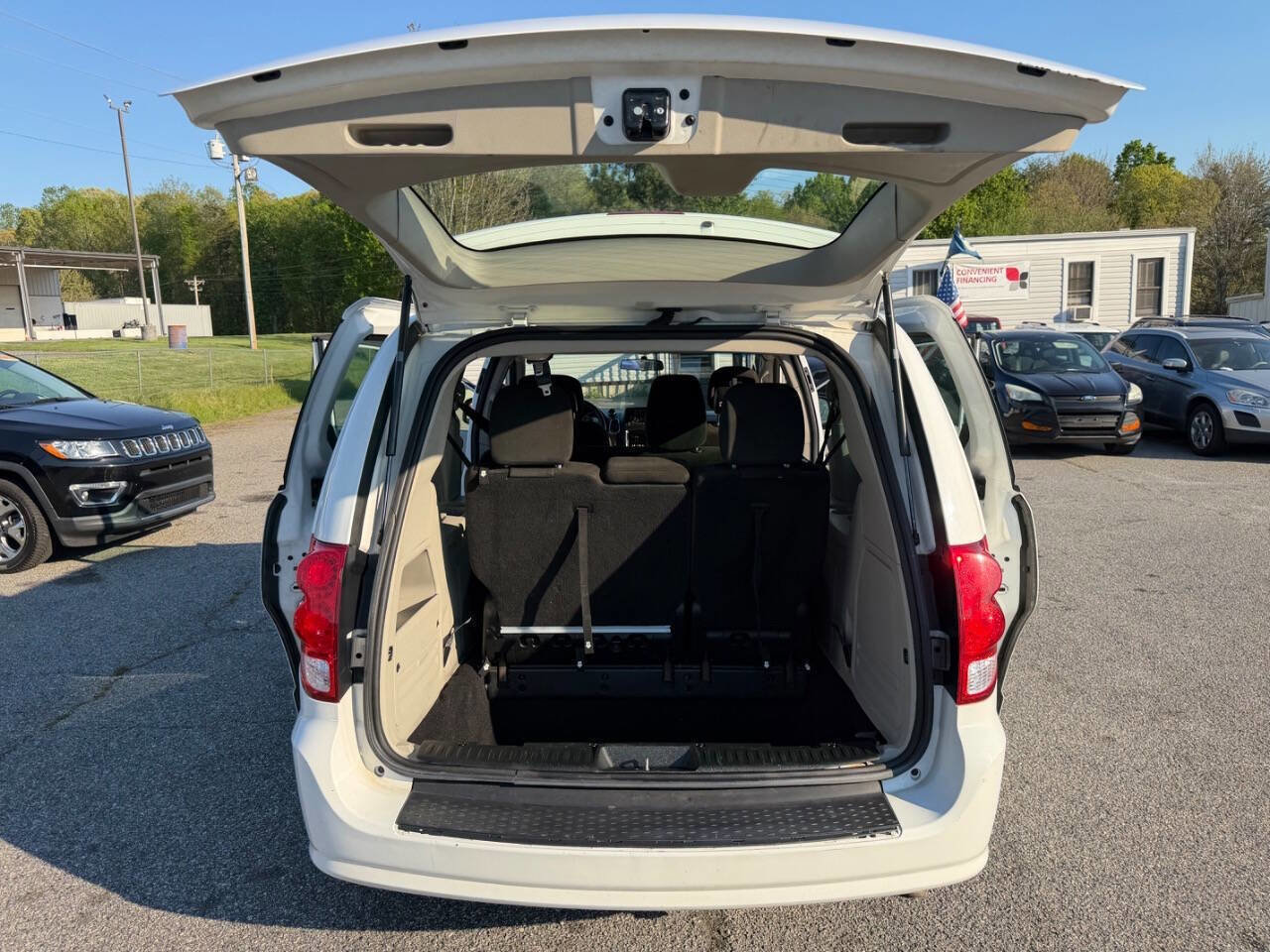 Used 2015 Dodge Grand Caravan American Value Package image 27