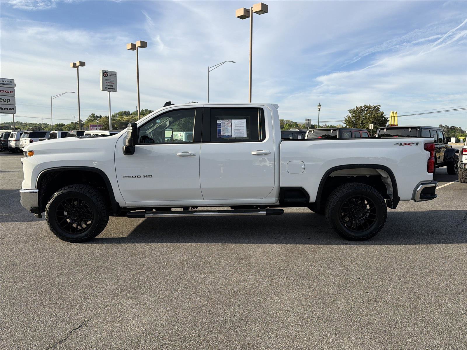 Used 2025 Chevrolet Silverado 2500 LT w/ Convenience Package AWD/4WD image 9