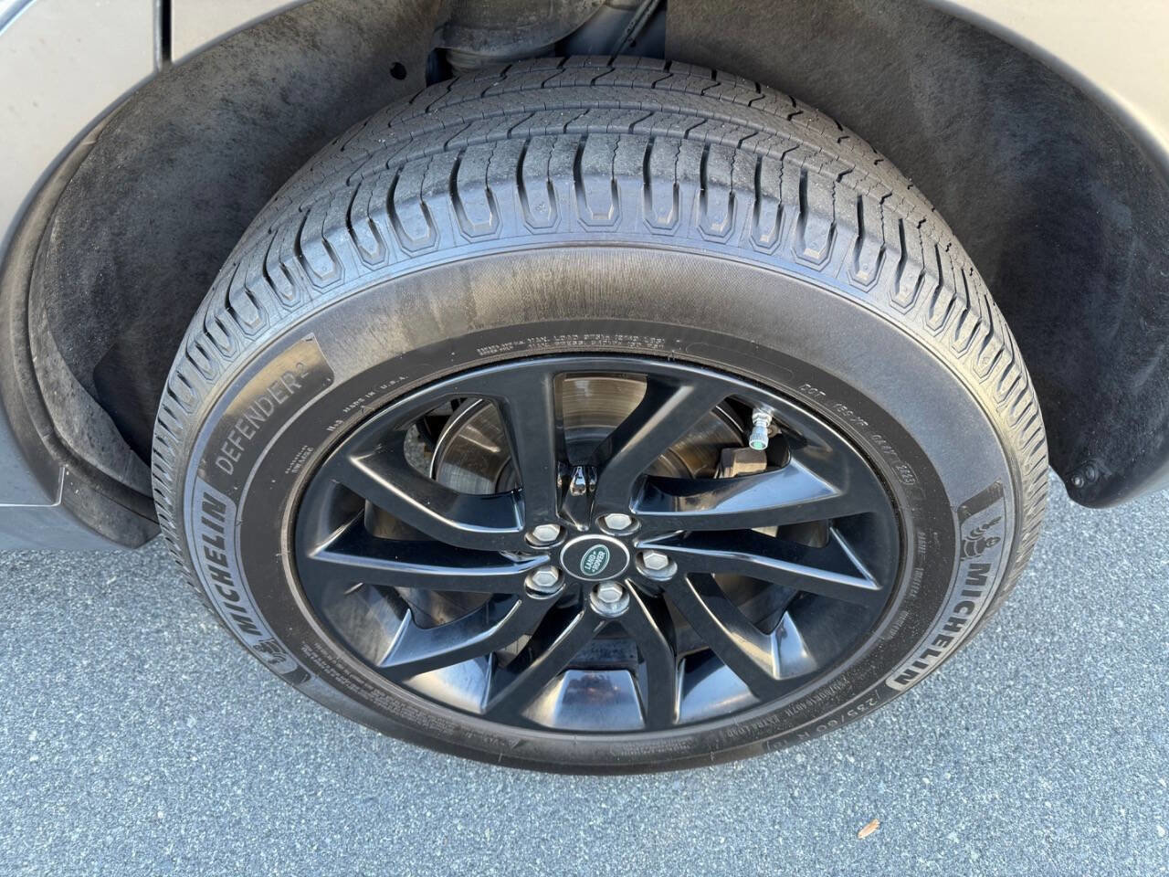 Used 2019 Land Rover Discovery Sport HSE image 28