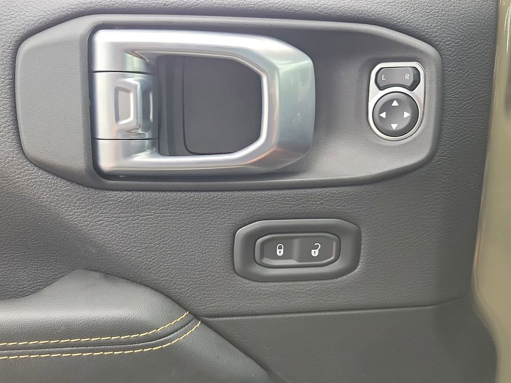 Used 2026 Jeep Wrangler Unlimited Sahara AWD/4WD image 13