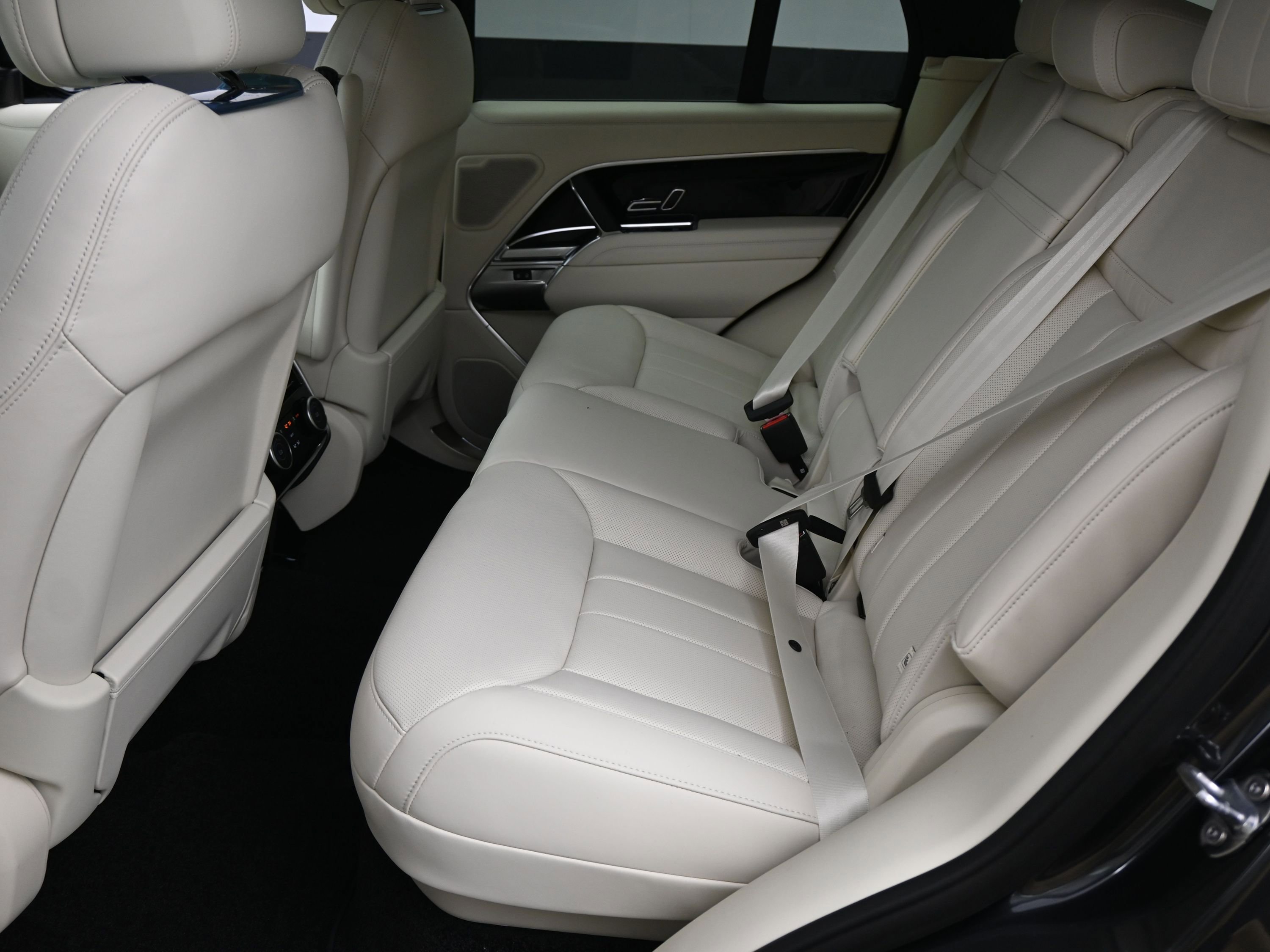 New 2025 Land Rover Range Rover SE image 6