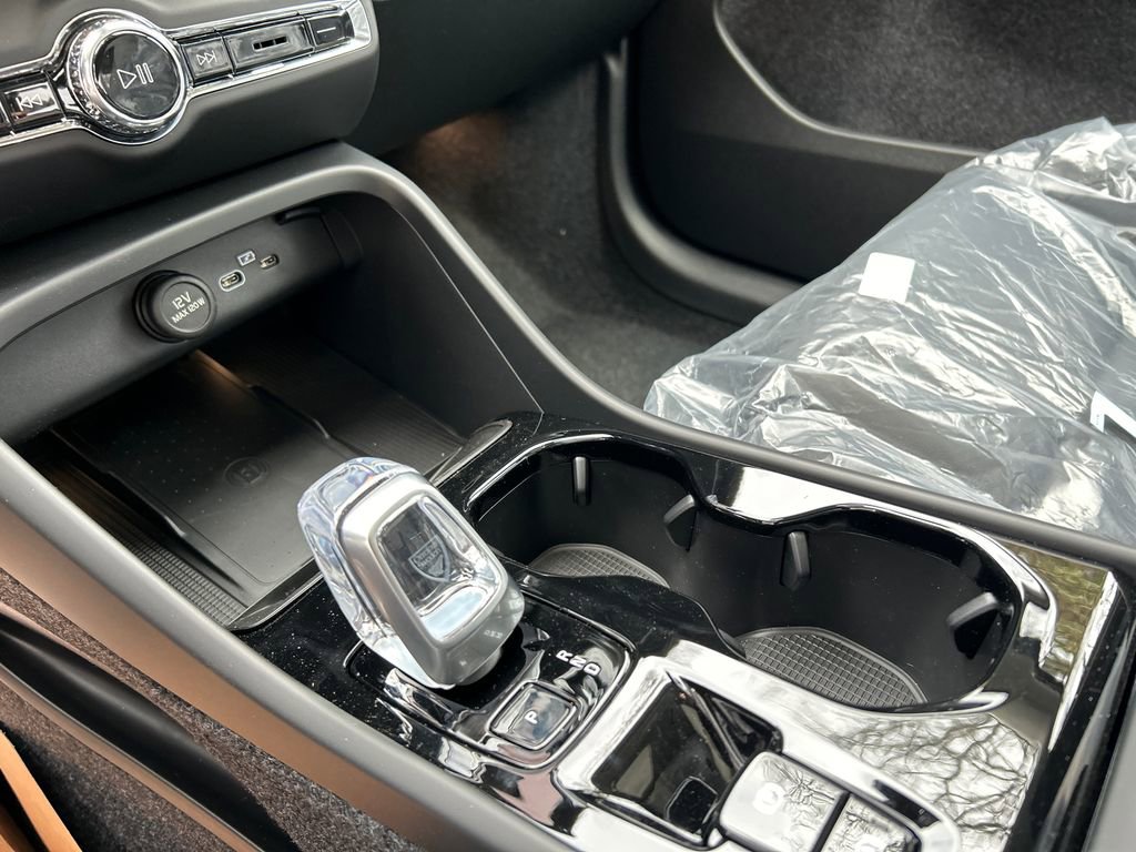 New 2026 Volvo XC40 B4 Plus w/ Protection Package Premier FWD image 16