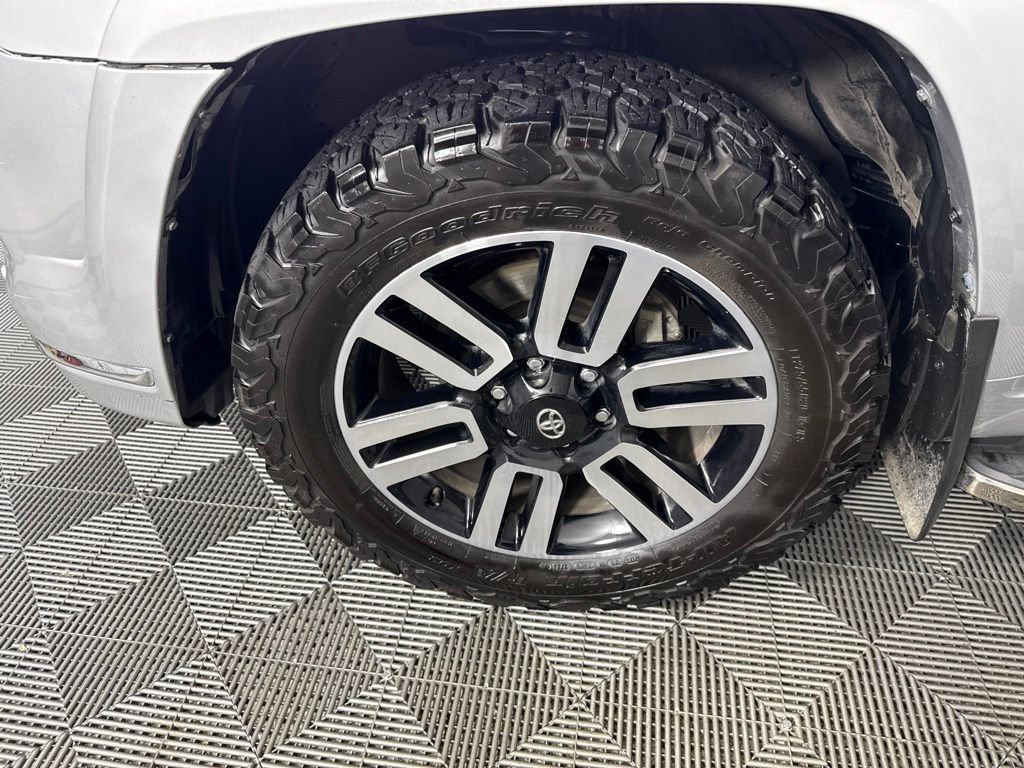 Used 2022 Toyota 4Runner Limited AWD/4WD image 10