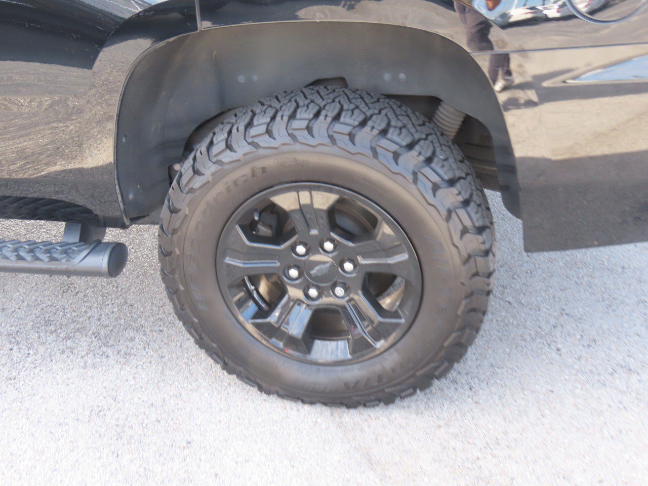 Used 2018 Chevrolet Tahoe LT w/ Z71 Midnight Edition AWD/4WD image 18