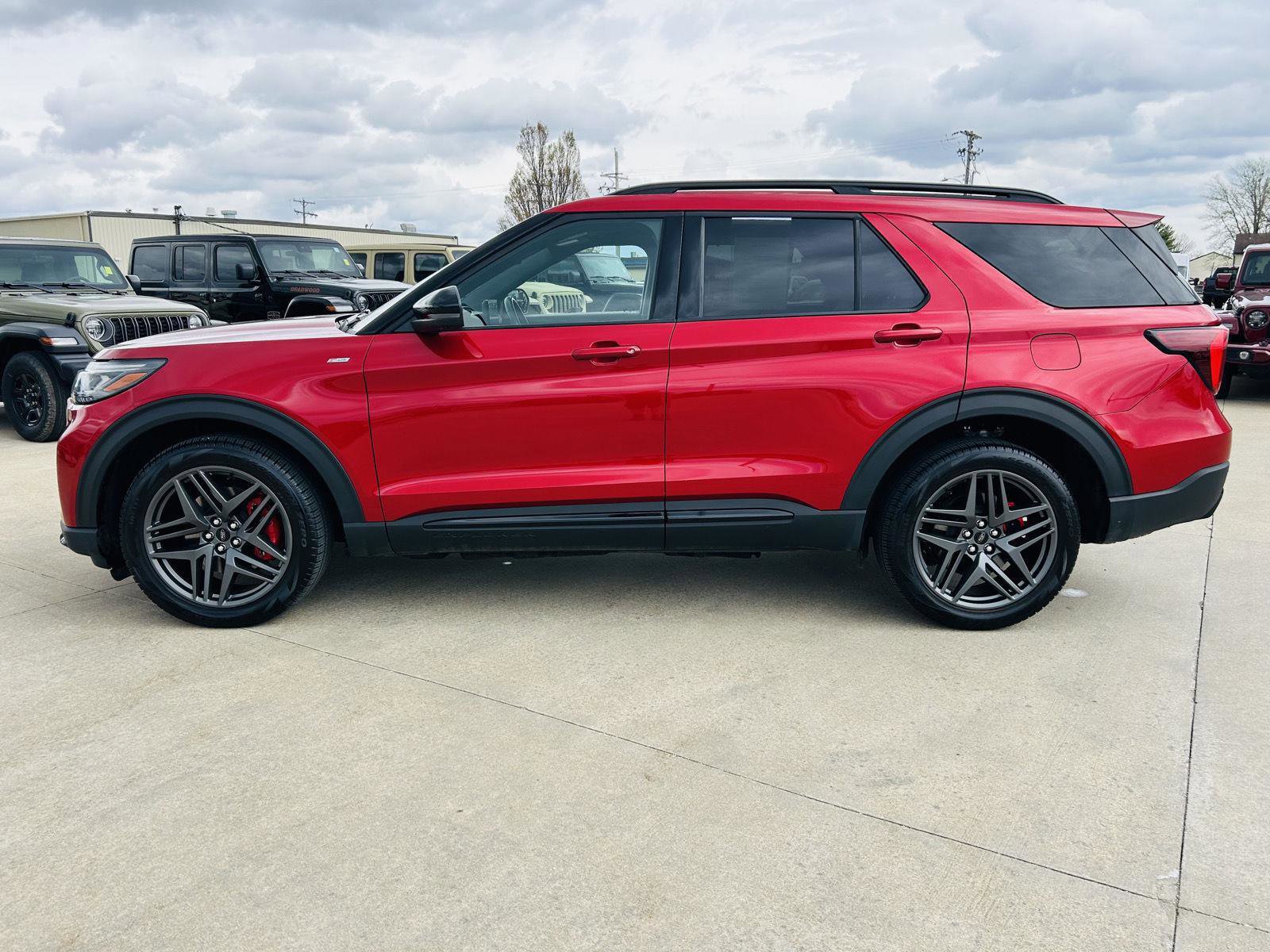 Used 2025 Ford Explorer ST-Line w/ Premium Package AWD/4WD image 45