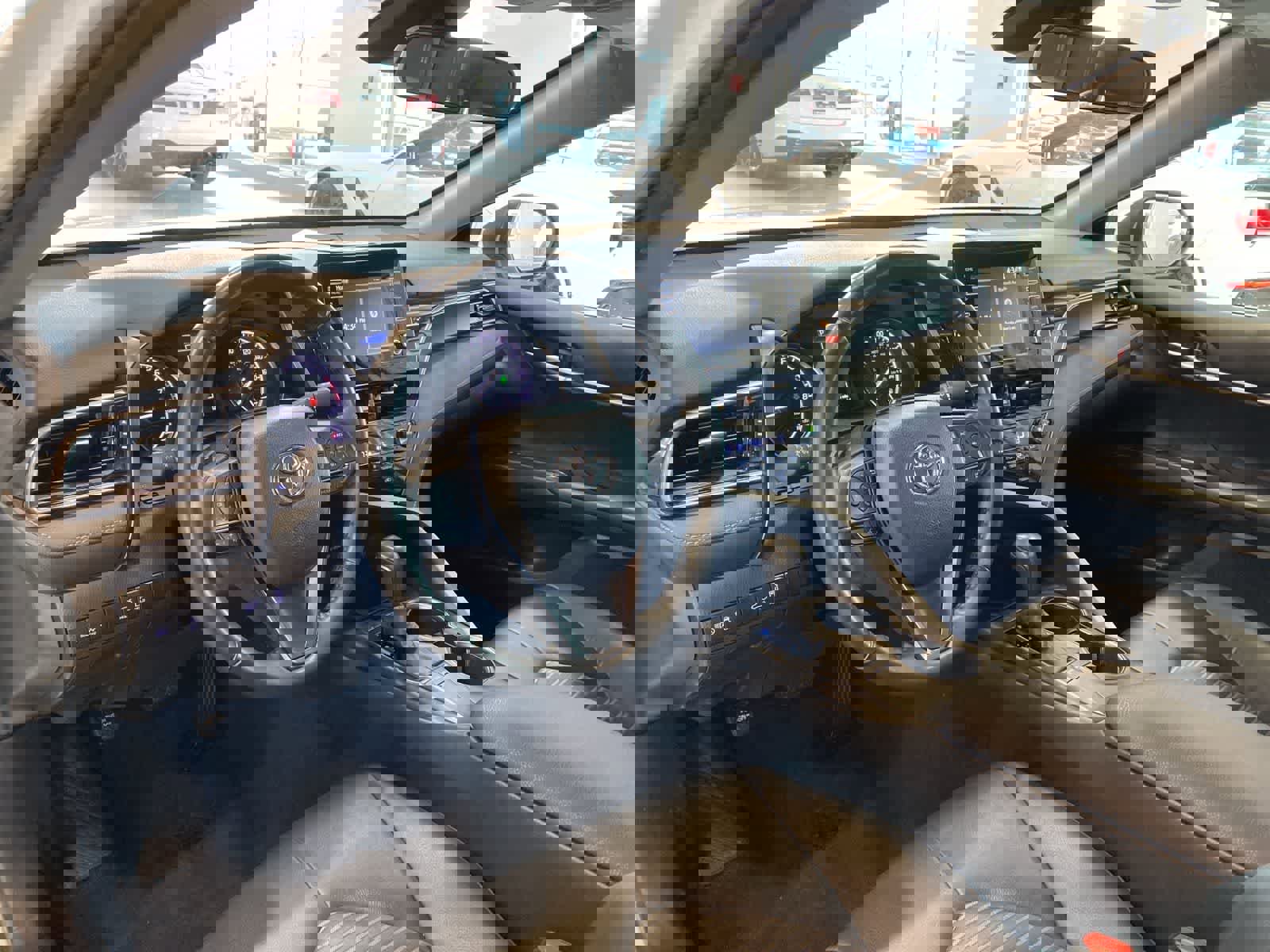 Used 2024 Toyota Camry SE FWD image 11