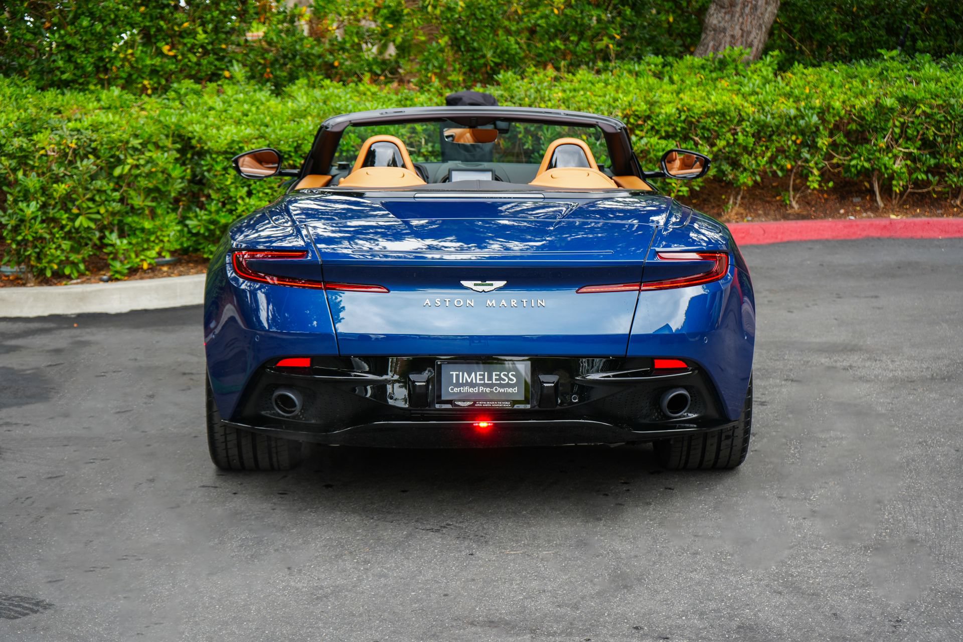 Used 2023 Aston Martin DB11 Volante RWD image 7