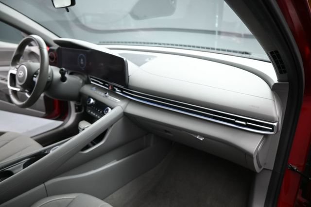 Used 2025 Hyundai Elantra SEL FWD image 24