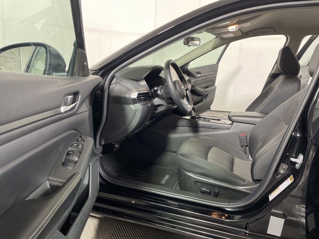 Used 2024 Nissan Altima 2.5 SV image 9