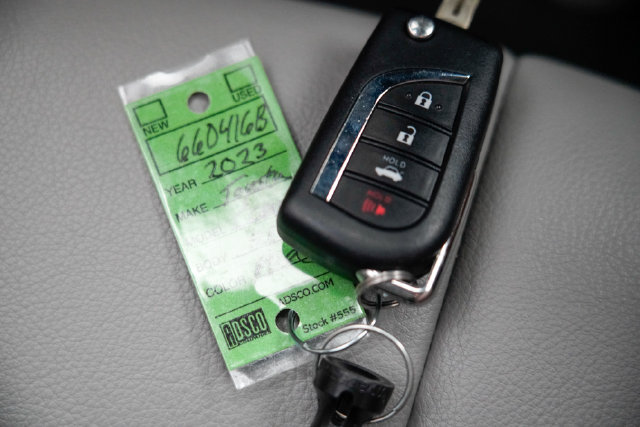 Used 2023 Toyota Camry SE FWD image 6