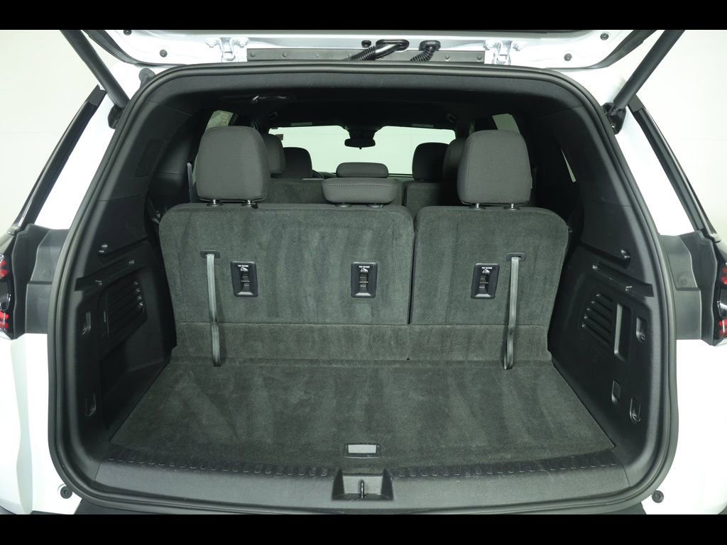 Used 2025 GMC Acadia Elevation image 13