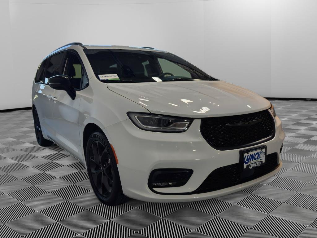 Used 2025 Chrysler Pacifica Limited FWD image 7