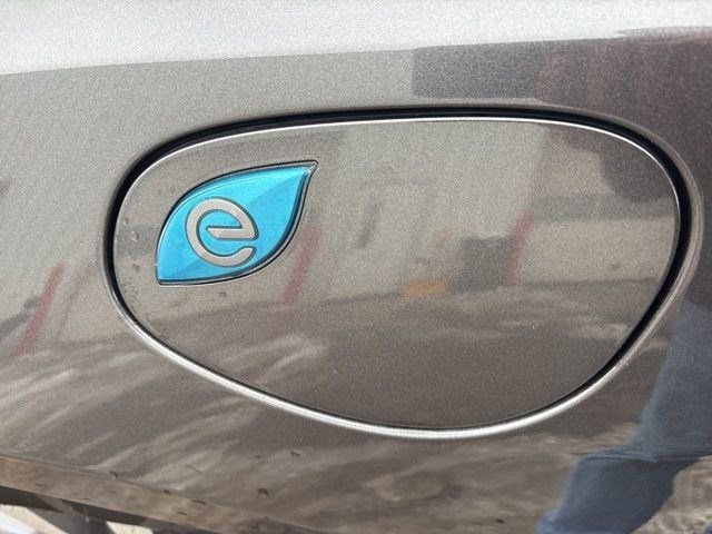 Used 2022 Chrysler Pacifica Touring-L w/ Uconnect Theater Family Group image 48