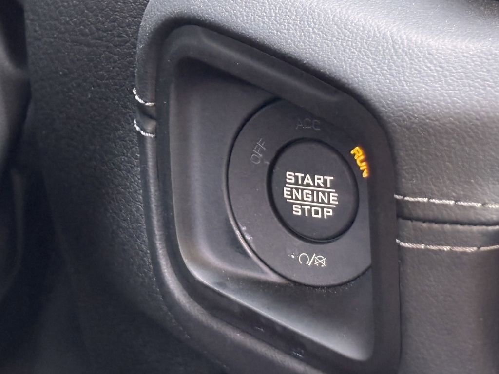 New 2025 Jeep Gladiator Sport image 17