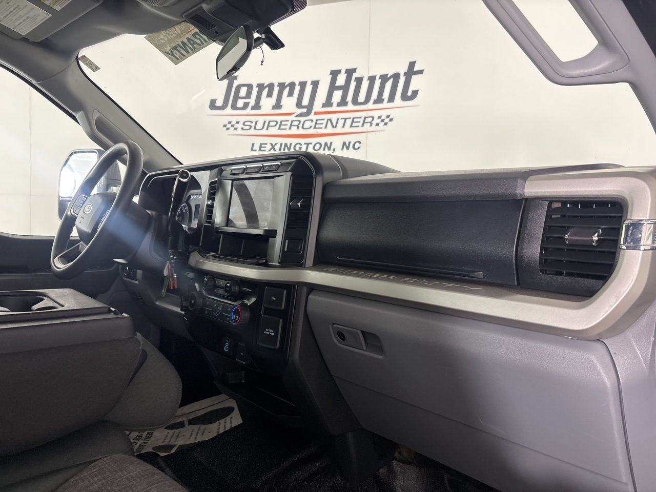 Used 2024 Ford F350 XLT w/ FX4 Off-Road Package AWD/4WD image 28