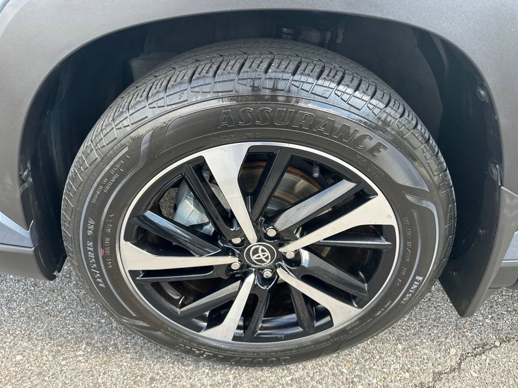 Used 2024 Toyota Corolla Cross XSE w/ Convenience Package image 14