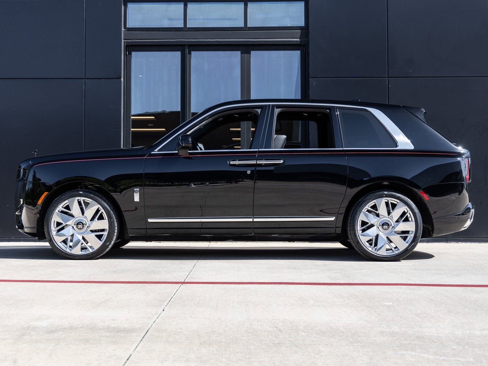 Certified 2025 Rolls-Royce Cullinan image 3