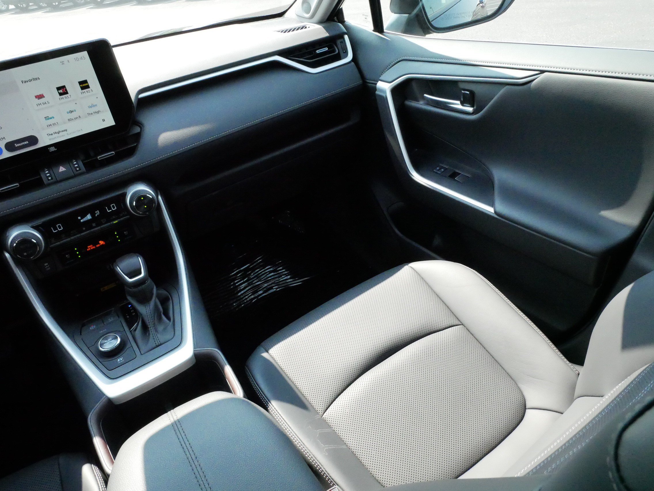 Certified 2025 Toyota RAV4 Limited w/ Advanced Technology Package AWD/4WD image 11