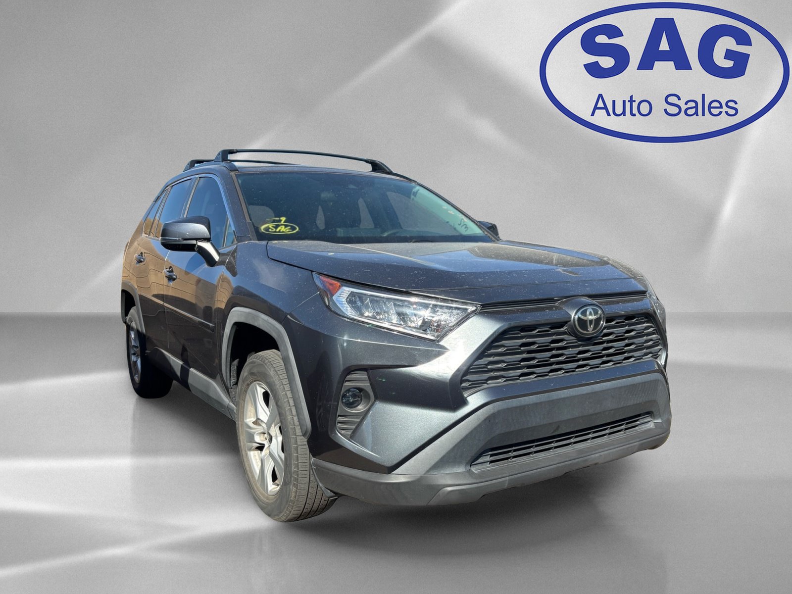 Used 2021 Toyota RAV4 XLE w/ Convenience Package FWD image 2