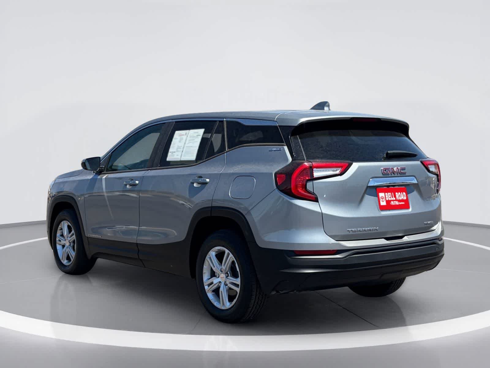 Used 2024 GMC Terrain SLE AWD/4WD image 5