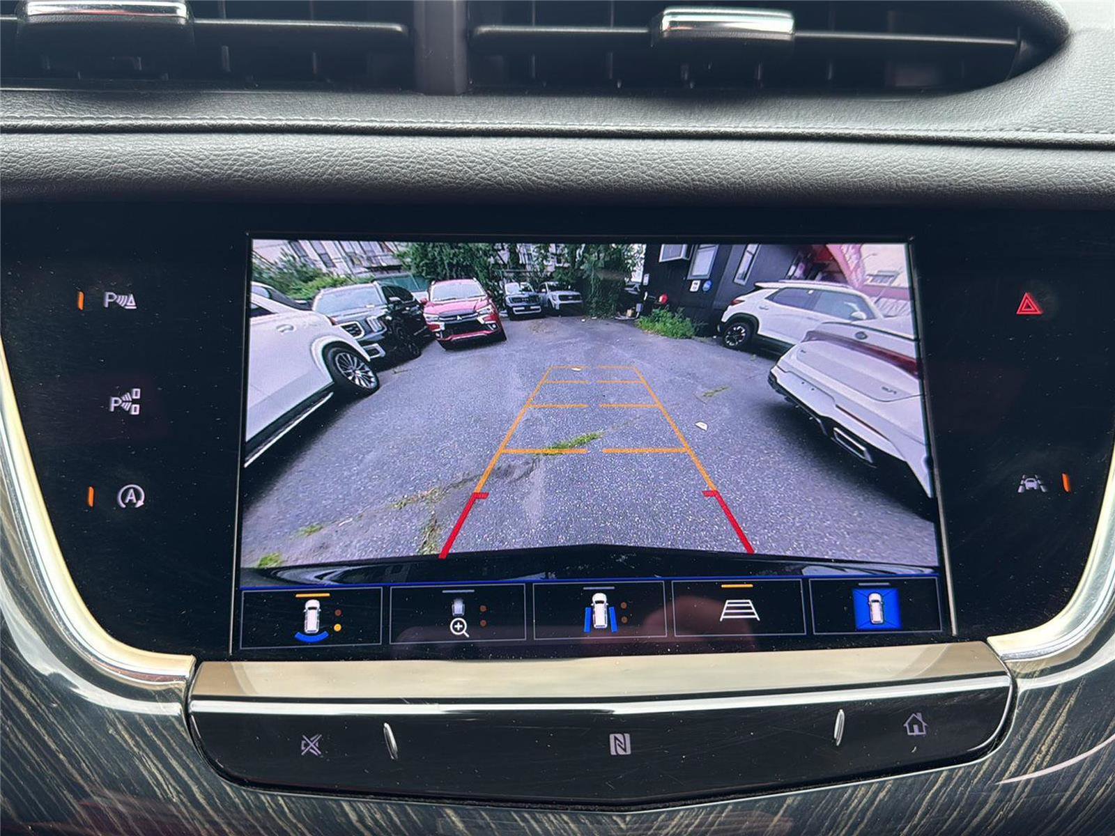 Used 2021 Cadillac XT6 Premium Luxury AWD/4WD image 31