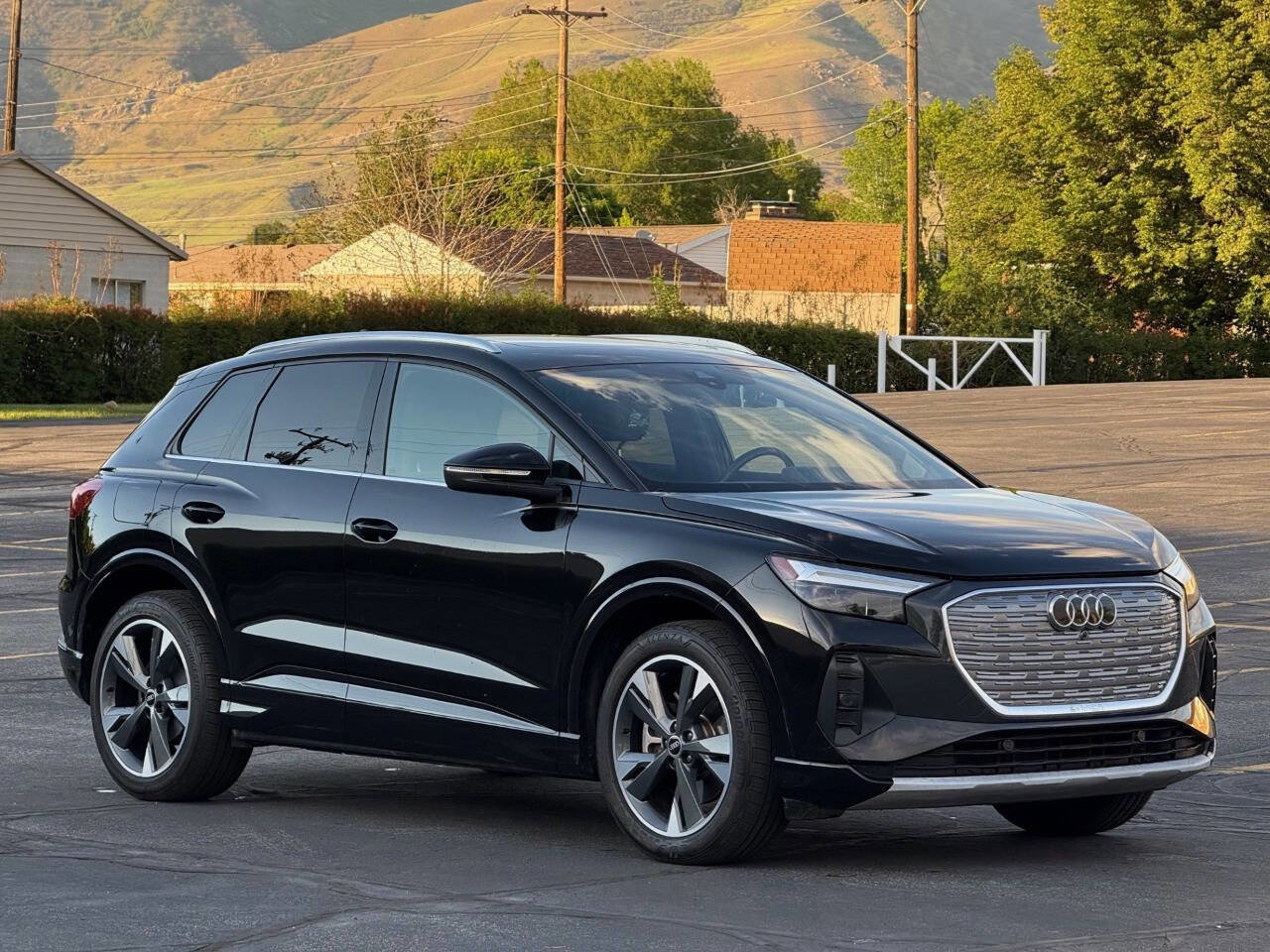 Used 2022 Audi Q4 e-tron Premium AWD/4WD image 3