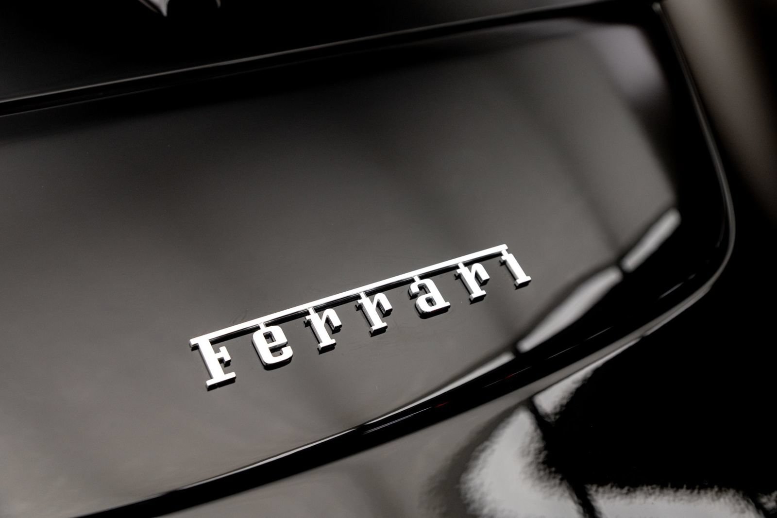 Used 2024 Ferrari Roma Spider RWD image 43