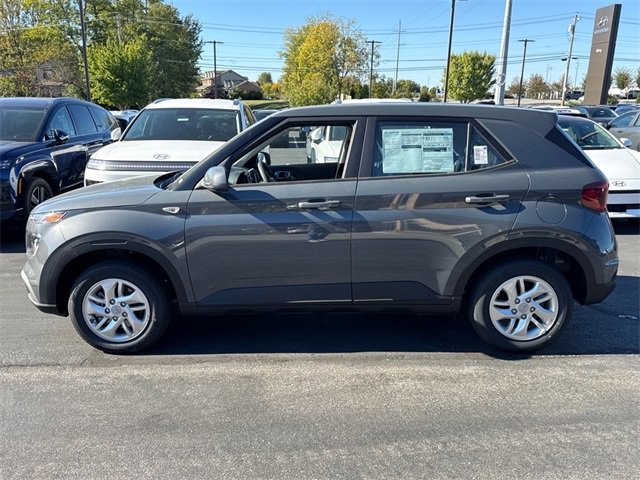 New 2026 Hyundai Venue SE image 3