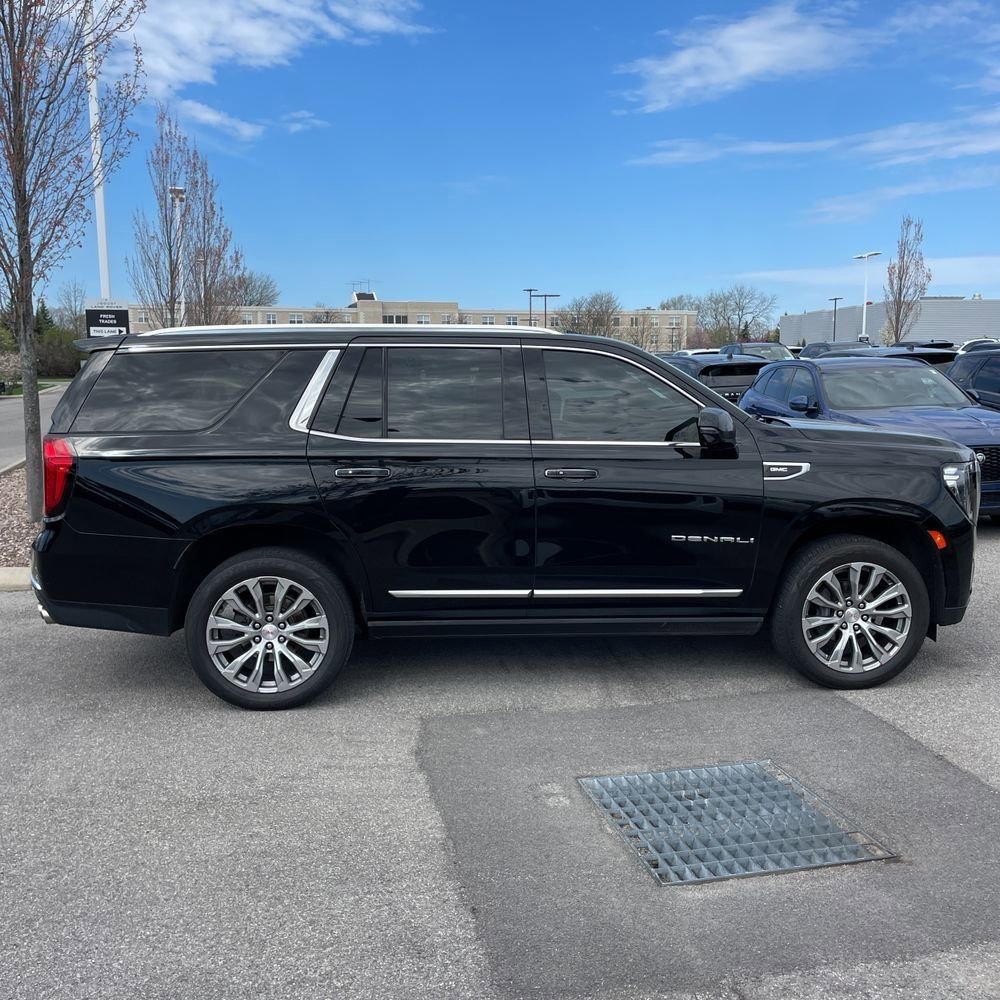 Used 2021 GMC Yukon Denali w/ Denali Premium Package AWD/4WD image 3