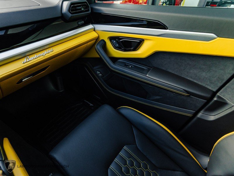 Used 2025 Lamborghini Urus SE AWD/4WD image 6